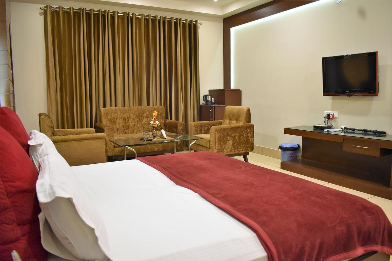 Hotel Ashish Continental Phagwara Ngoại thất bức ảnh